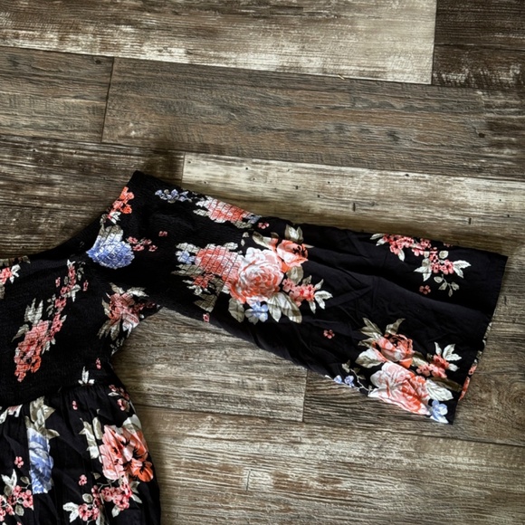 Torrid Maxi Dress with rouched top and bell like sleeves. - Picture 3 of 5